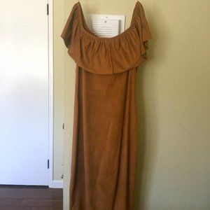 Off-the-shoulder velvet dress